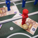 Betting on the number of goals in football: Explanation of the betting market